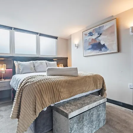 Apartment Centre - Sleeps 4 - Stylish Unique - Prime Location *