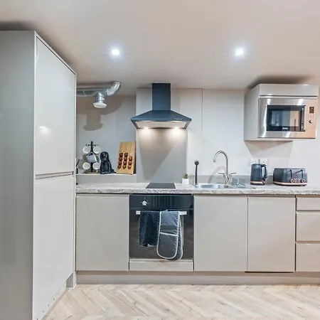 Centre - Sleeps 4 - Stylish Unique - Prime Location Apartment Leeds (West Yorkshire)