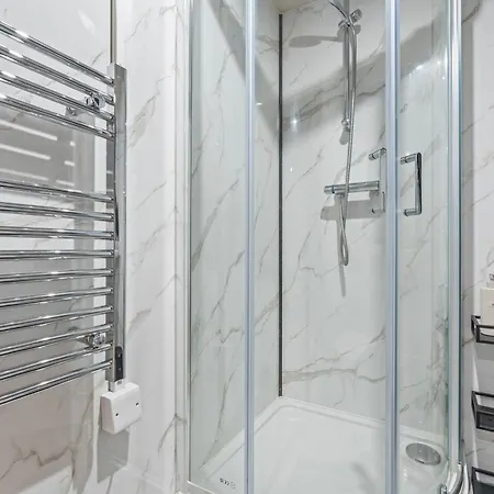 Centre - Sleeps 4 - Stylish Unique - Prime Location * Leeds (West Yorkshire)