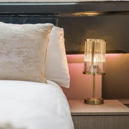 Centre - Sleeps 4 - Stylish Unique - Prime Location Leeds (West Yorkshire)